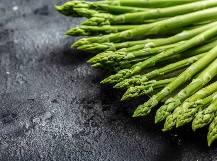 Nella cucina mediterranea, gli asparagi sono tra le verdure più saporite e versatili. - Improntaunika.it